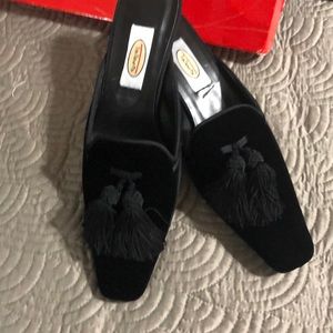 Black velvet kitten heels with tassels